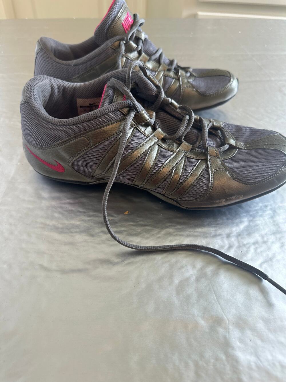 Nike Women’s Size 11 Gray Pink Athletic Running Sneakers